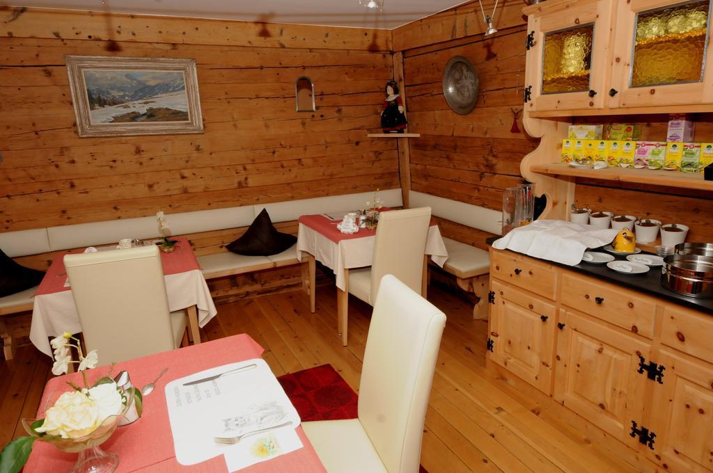 Hotel Chasa Sofia Scuol Luaran gambar