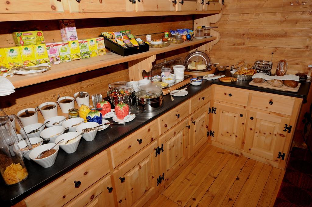 Hotel Chasa Sofia Scuol Luaran gambar