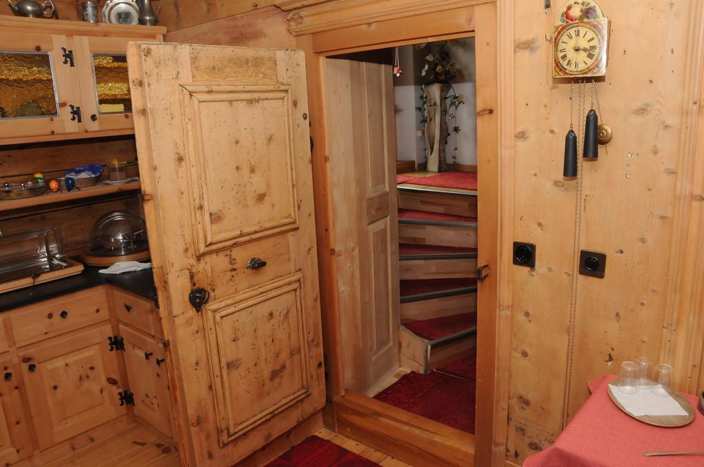 Hotel Chasa Sofia Scuol Luaran gambar