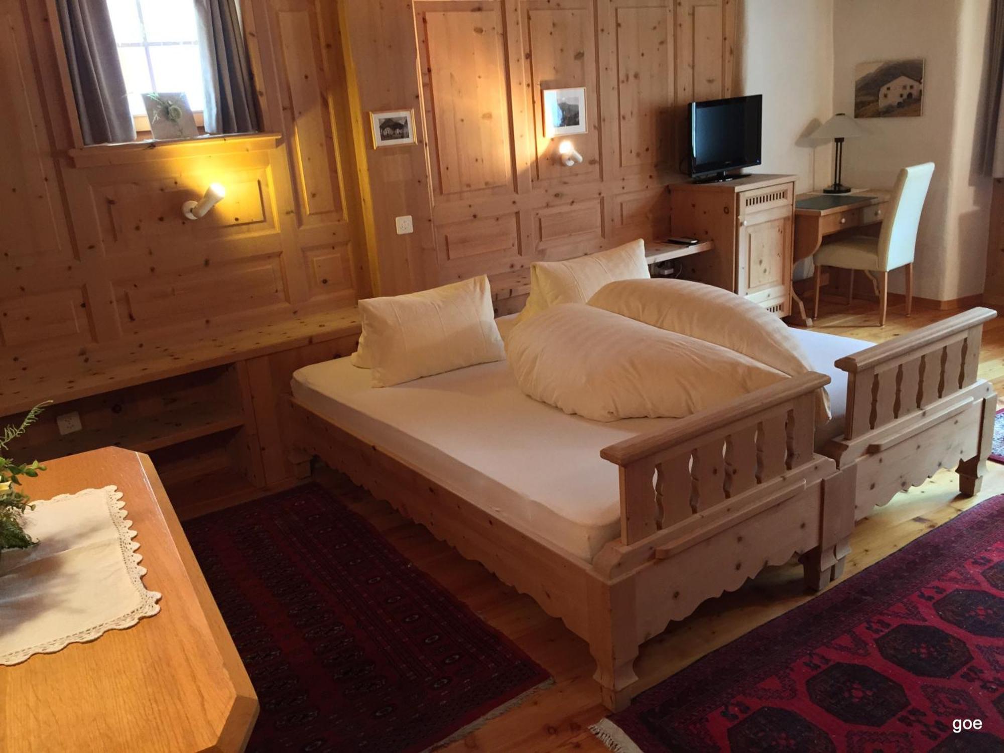 Hotel Chasa Sofia Scuol Bilik gambar