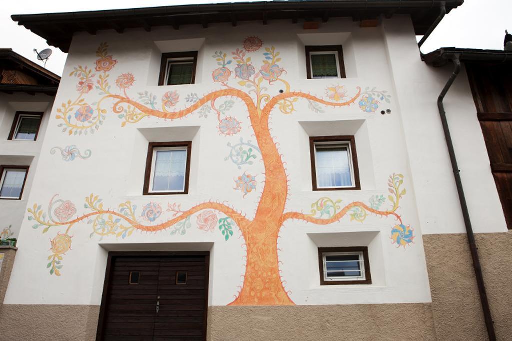 Hotel Chasa Sofia Scuol Luaran gambar